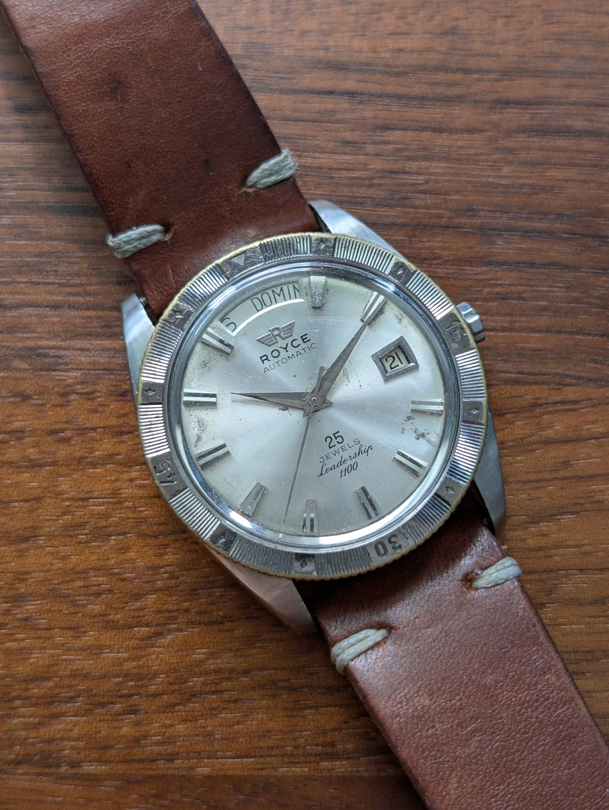 Royce Leadership 1100 (For Parts or Repair)